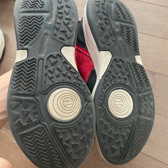 Kids basketball Sneakers - Black and Red - used condition Decathlon boy 2.5 - Picture 3 of 5